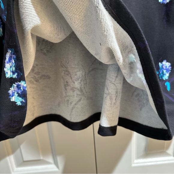 New Liz Claiborne Black with Blue Floral Drop Puff Sleeve Top Size XXL - Picture 7 of 9